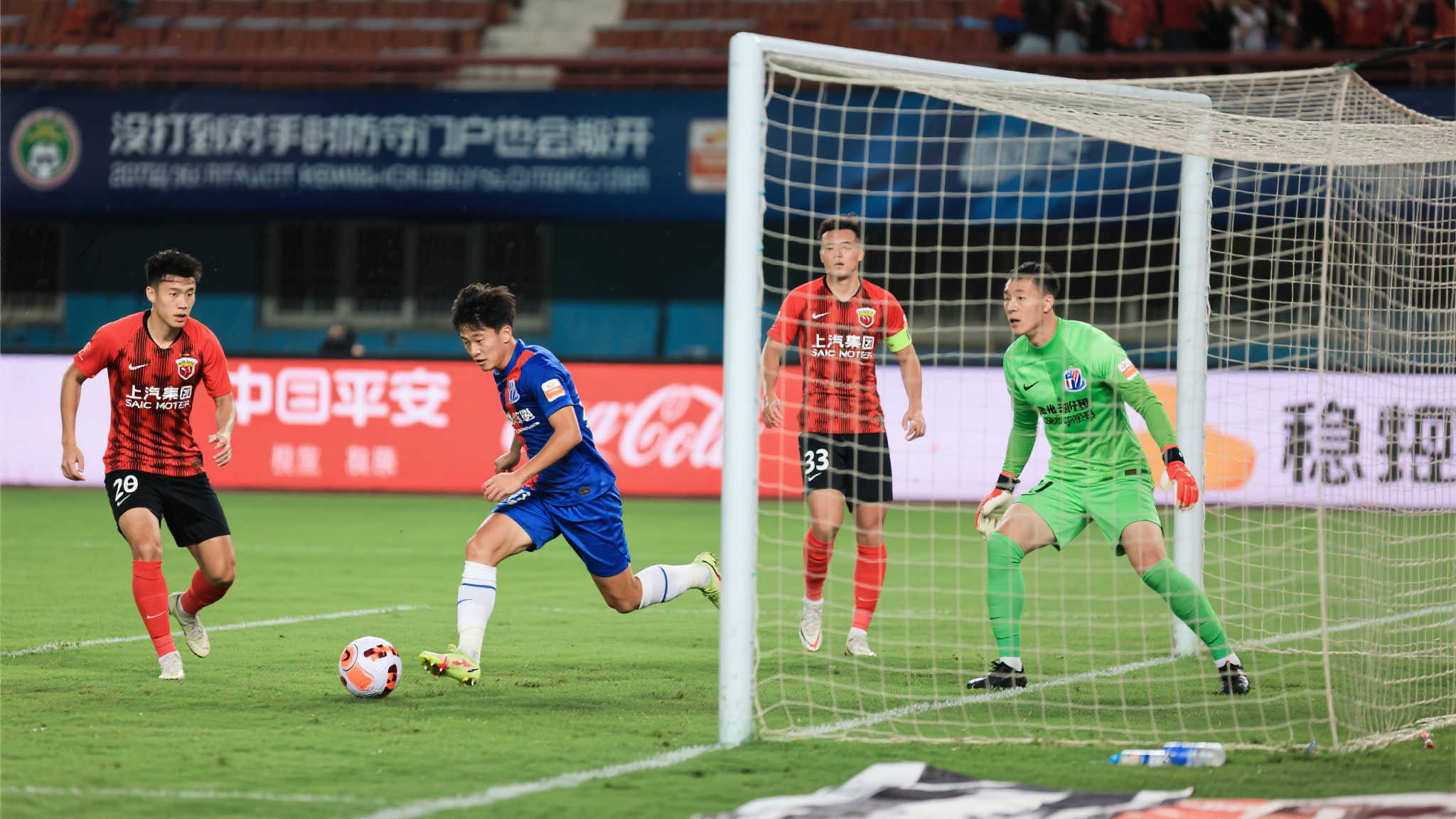 媒体人评上海德比：如拳击对决，进攻同时防守漏洞尽显